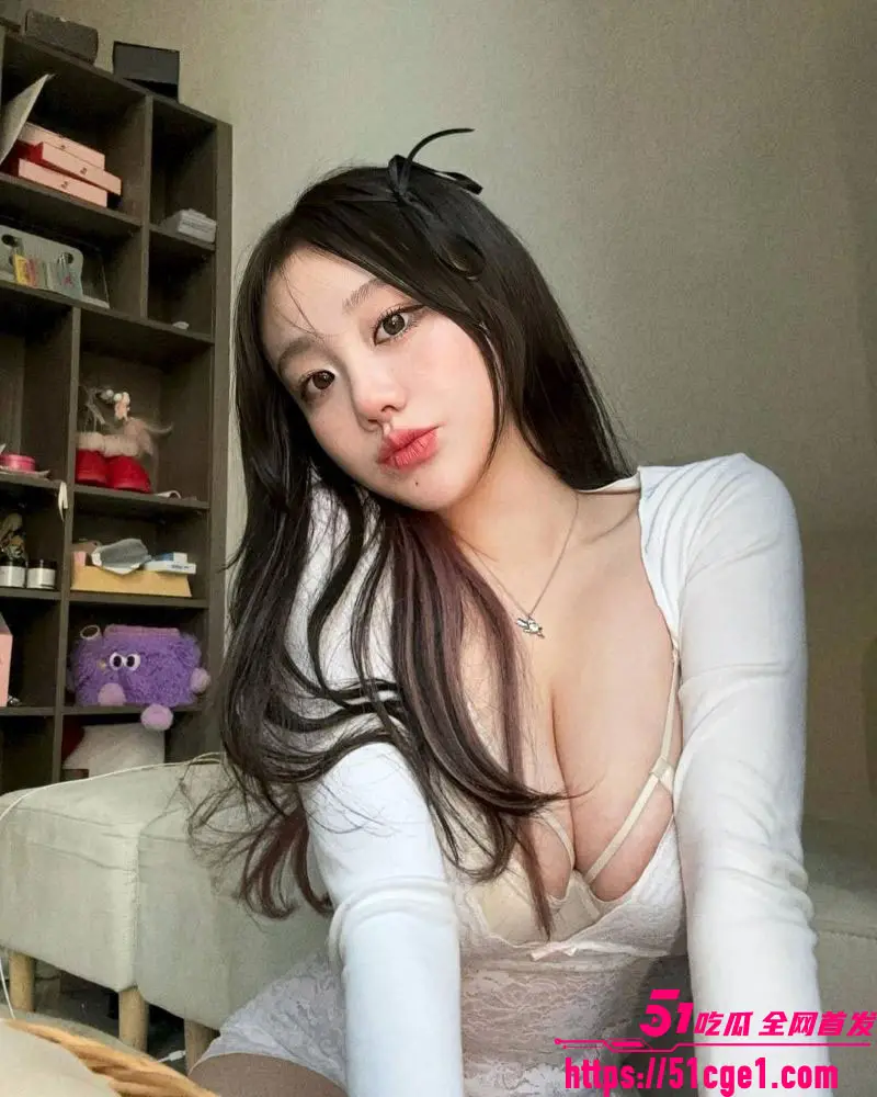 第一视角!巨乳白虎女神被变态狠折磨到哭着求饶 太刺激了 图5
