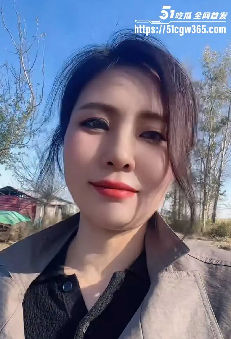 丰腴熟女网红 二娘肚皮舞 私定裸聊比基尼骚舞 掰淫穴露湿滑肉壁 肆意揉弄小穴 绽放致命诱惑! 图2