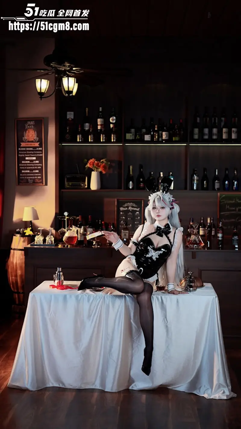 推特福利姬 半半子 Cos欧根亲王Bunny写真 爆乳翘臀曲线性感 黑丝包裹大长腿媚眼勾魂 诱惑满满！ 图5