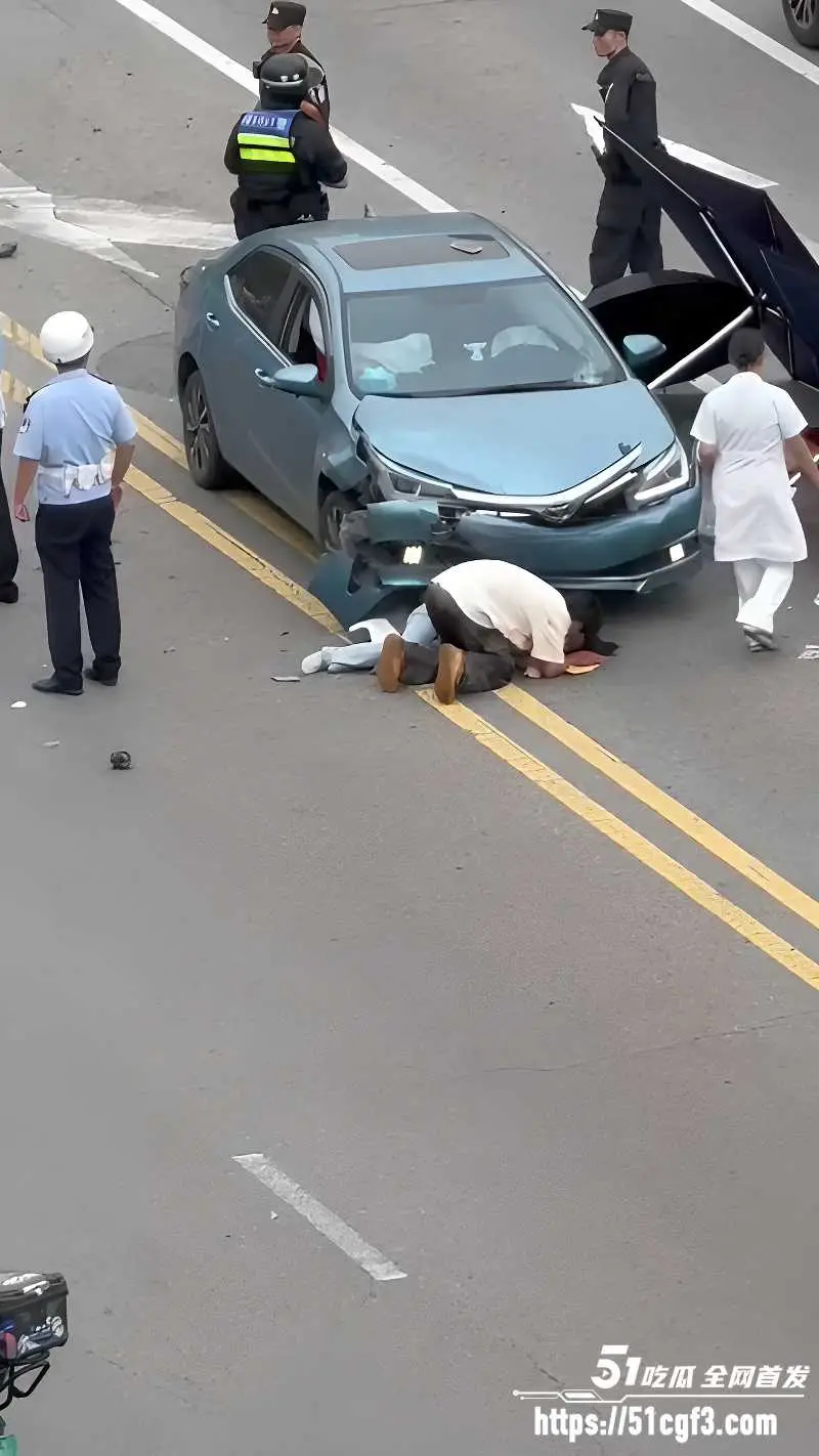 震惊三观 男子为情所困 闹市区马路持刀怒杀原配情夫 事后当场自我了结！ 图7