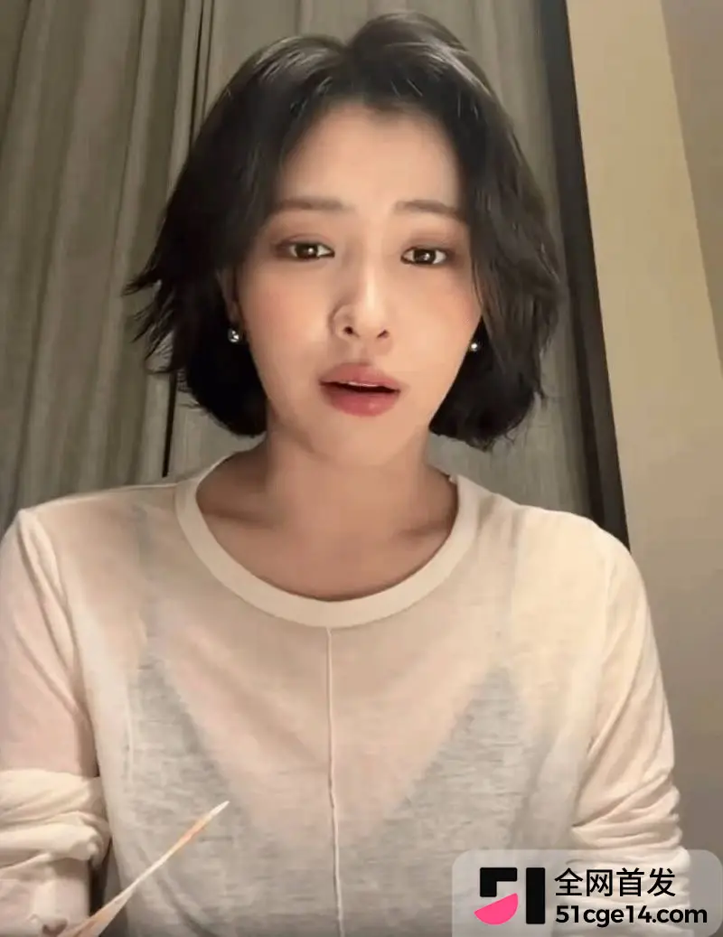 韩国知名女星 申留真 巡演时伸手扣逼惹争议 直播亲释并致歉 却被质疑跳蛋取悦金主! 图7