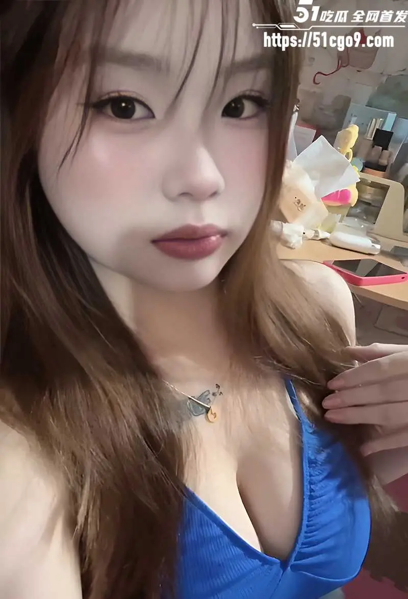 抖音精神小妹超淫私拍 揉奶摇臀黑丝裸舞 扮阿黑颜母狗掰腿露穴 反差到爆！ 图3