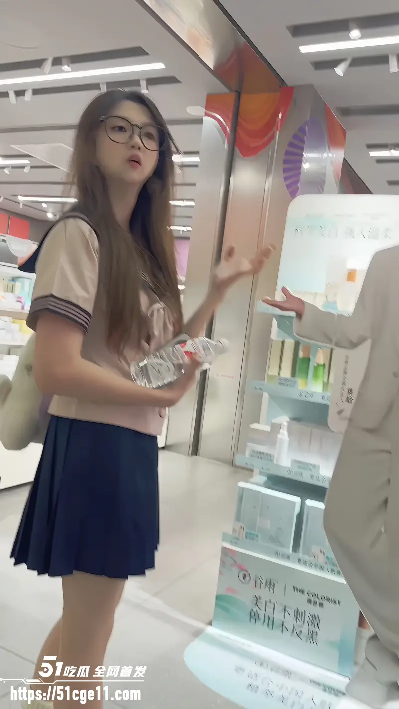 顶点大师 商场跟踪抄底多名嫩妹 低角度捕捉裙底合集 裙底好风光一览无余 图1