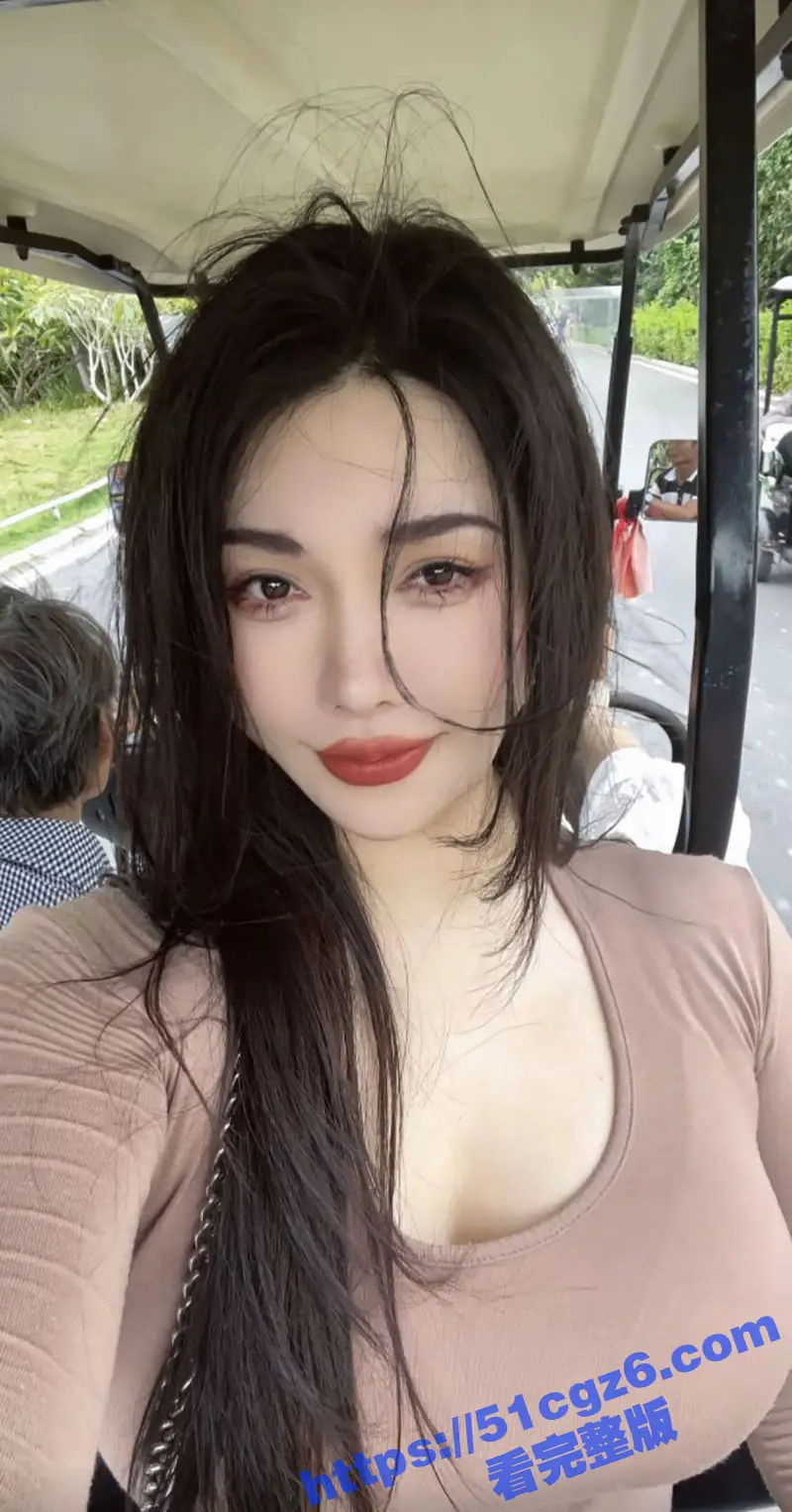 抖音67万粉丝网红 美豹组长 多部自慰福利和与金主性爱视频流出 前凸后翘的极品少妇 眼神勾人心魄 图4
