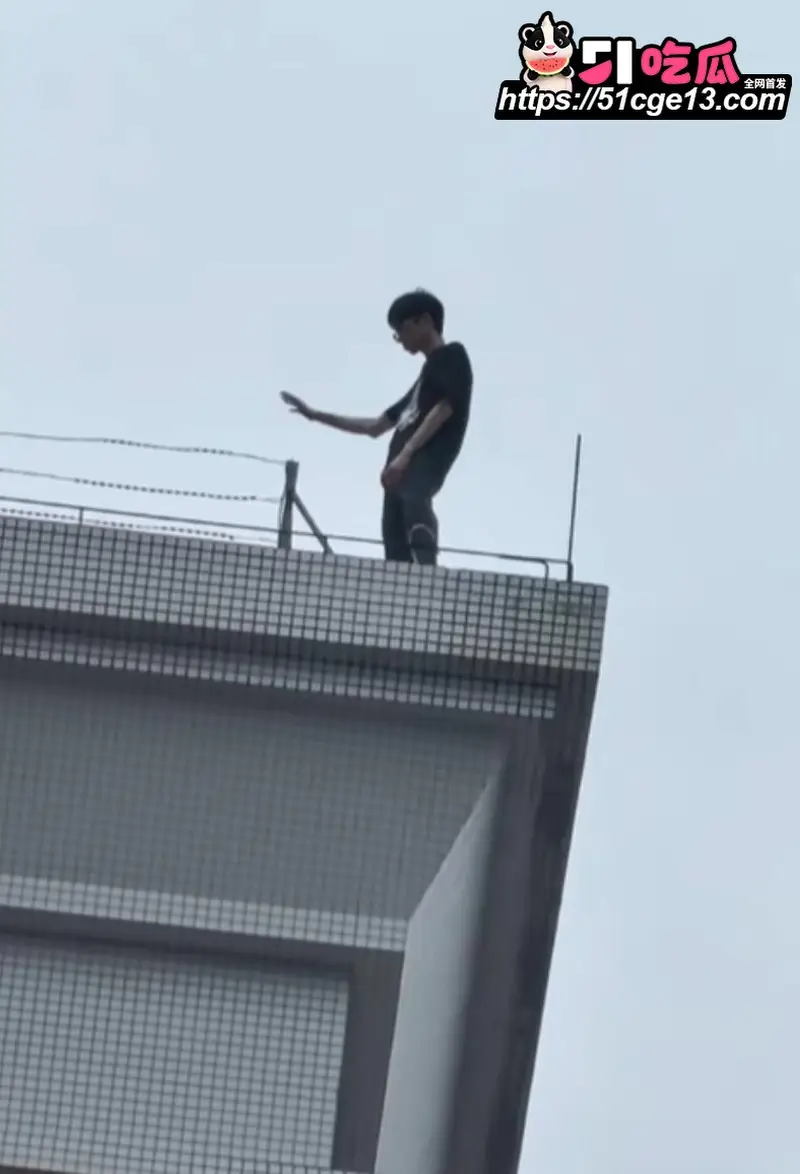 江门益华广场 九号电动车精神小伙跳楼事件 因交警抓车一时上头造成悲剧！ 图5
