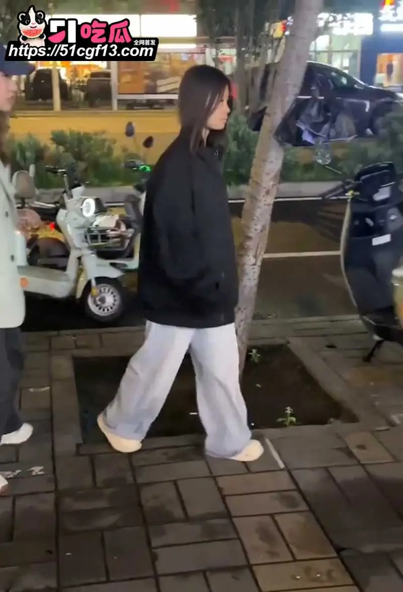 包头三角恋大瓜 富婆深夜抓奸小白脸出轨 拿老娘钱去操别人穴 是嫌老娘不够紧吗 图8