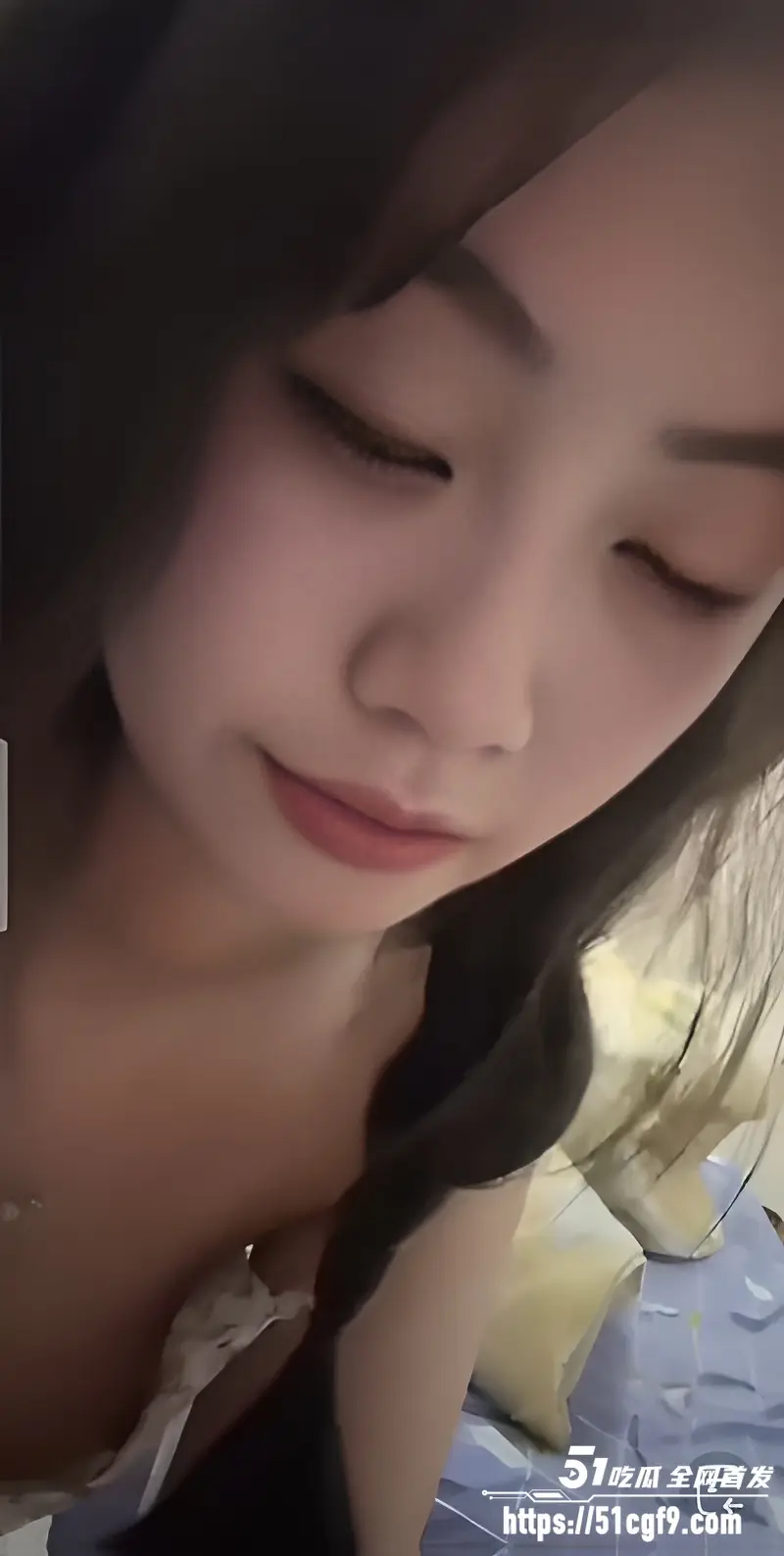 抖音女主播不经意漏点合集 为搏流量故意走光 闪现露胸露底毫无底线! 图2