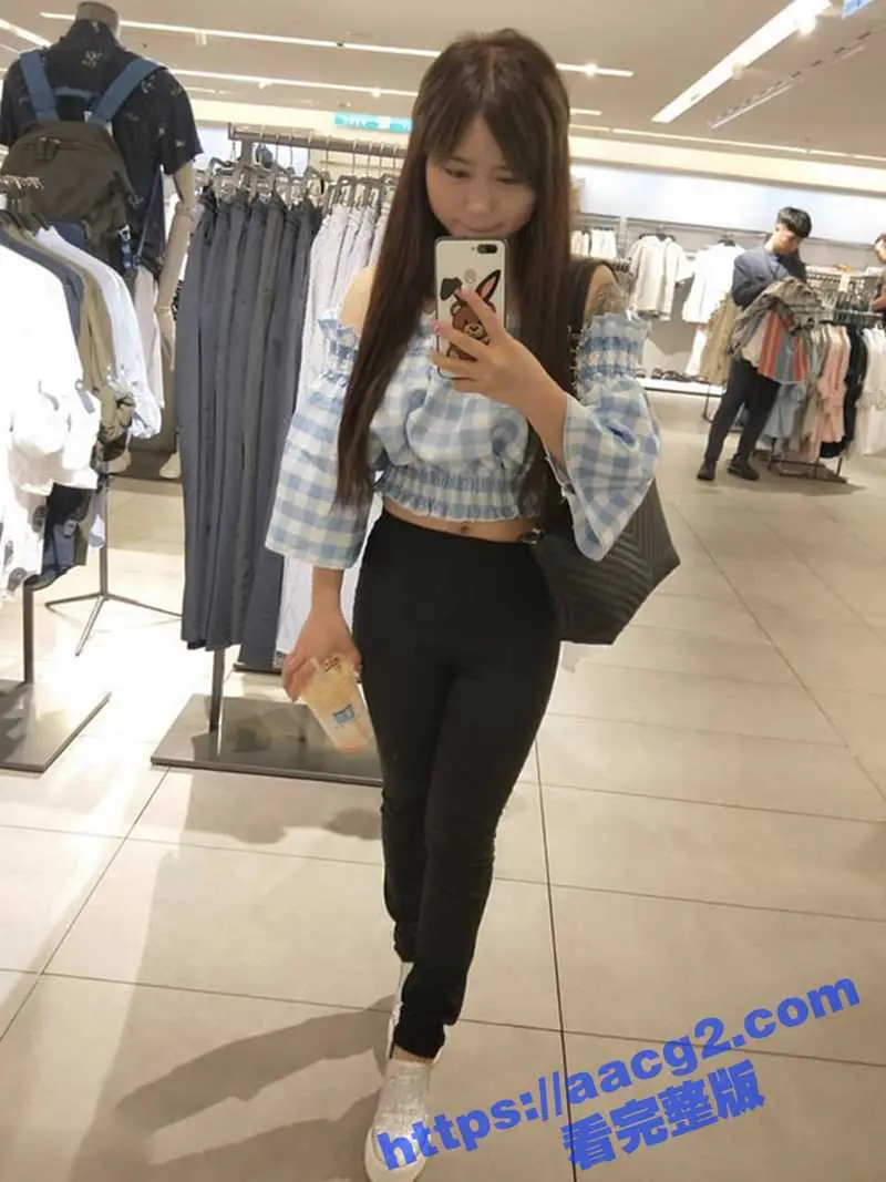 土豪包养职校纹身嫩妹 性格开朗的反差学生妹 被金主调教成小母狗 各种露脸性爱自拍 图4