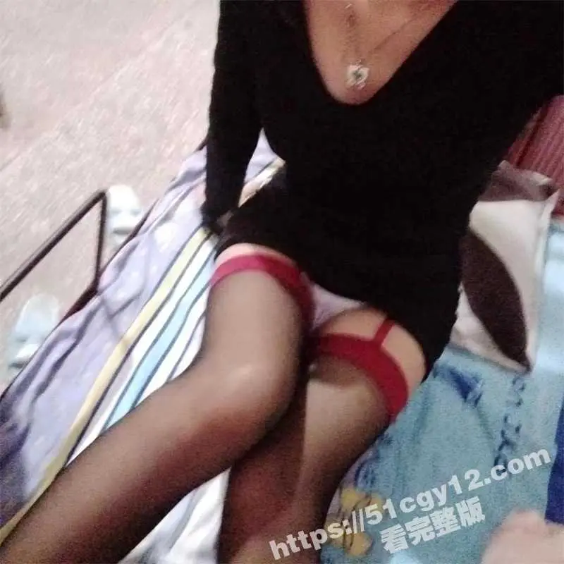 广东湛江反差女高 张若芸 逼痒难耐宿舍不关门扣逼自慰 小小年纪玩的如此的花 最后好像还被室友发现了! 图7