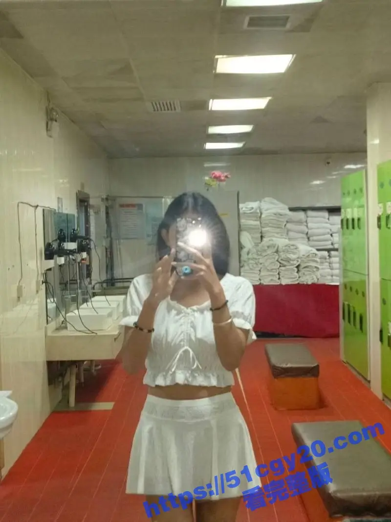 贵州女大学生 与男友性爱视频流出 酒店被捆绑双手调教 撕破丝袜后入猛操 粉嫩小穴喷水如泉淫水四溅! 图2