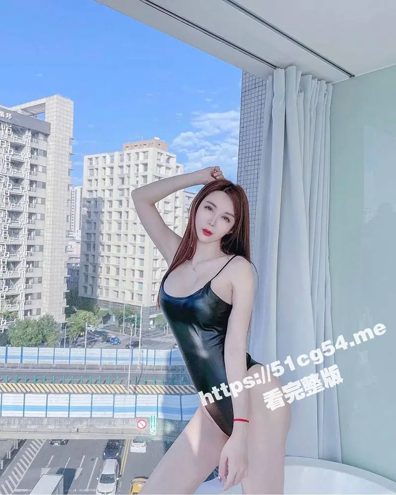 杭州消费高 妹子颜值焦虑整容上瘾 只好下海卖逼 凭啥她能开保时捷?那是无数次口爆内射一炮一炮换来的! 图1