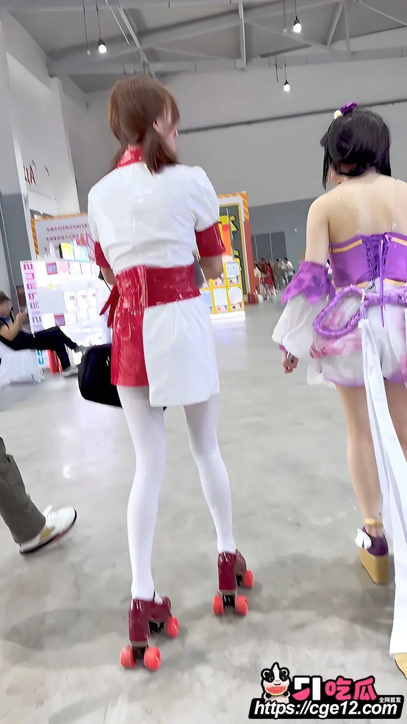 顶点大师 户外极限抄底 多名嫩妹裙底春光尽收 画面香艳到让人喉咙发干! 图5