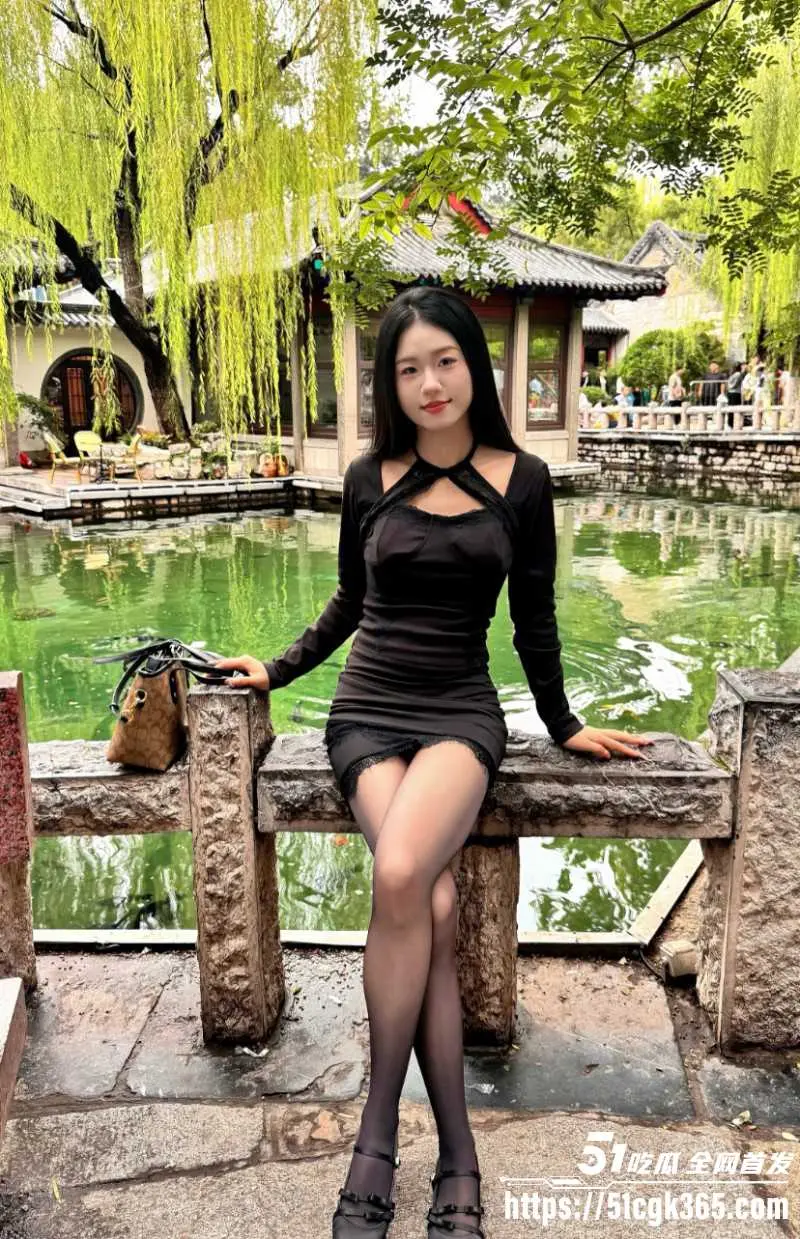 乱伦大神 善良的小嫂子 调教饥渴嫂子 咬着大哥已经射满的套 把精液当润滑油用！ 图2