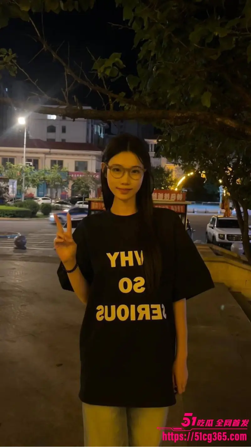 长沙师范学院 莹莹 性爱视频流出 深喉口交狂吸大屌 无套爆操淫水四溢 清纯嫩妹被干到喷潮不止! 图1
