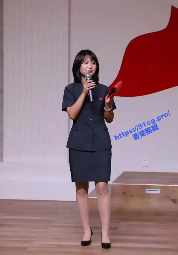 极致反差婊 反差女主持人性爱视频流出 台上端庄优雅 户外反差露出 图1