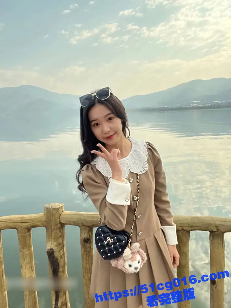 师范学院清纯大学生 极度反差的拜金女 有钱人免费操 上学空闲时间 约炮金主车震毒龙调教 视频流出 图2