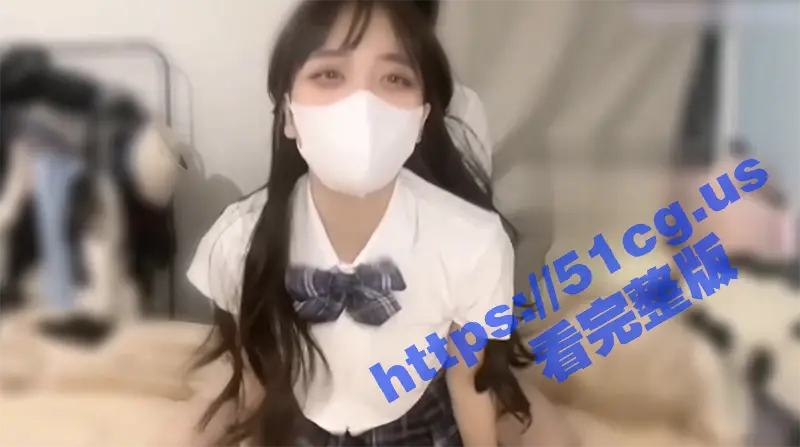 妹妹上学压力大 找个方式放松放松 作业还没做完就忍不住后入 叫声好可爱! 图1