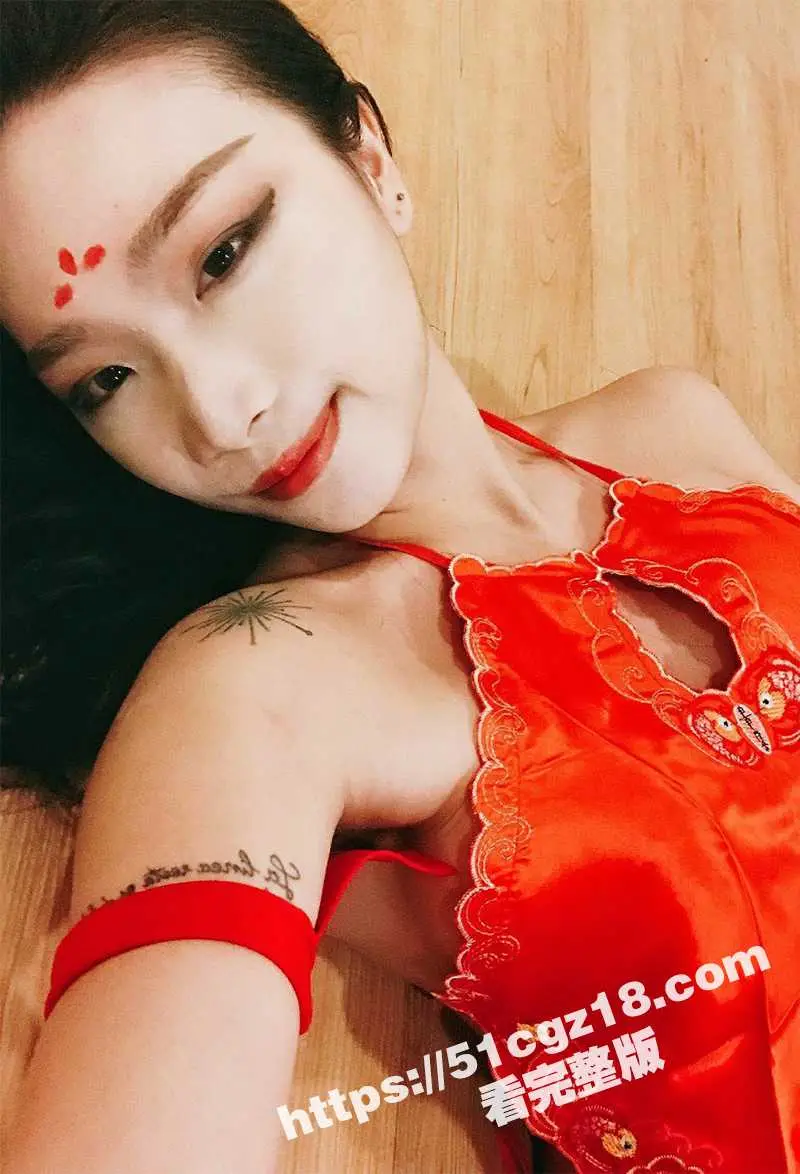 台湾网红博主 jessie 超顶身材多场景自慰 蕾丝内裤配美穴 淫骚舞动玩露出 图2