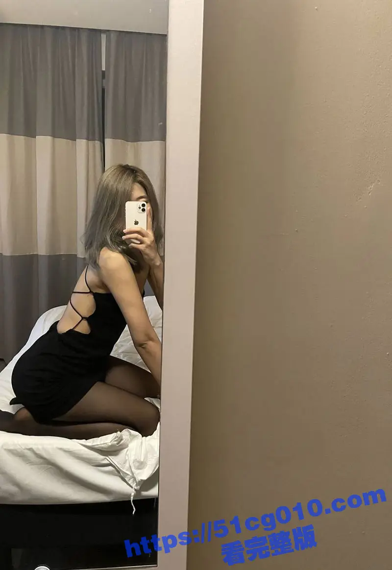 当年大学暗恋的女神 毕业多年后的偶遇让我终于如愿以偿的插入进她那鲜嫩多汁的美穴里！ 图1