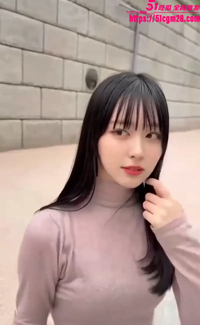 外网绝美小网红 知性仙女姐姐 被男友种满草莓掐脖猛操 一字马骚穴狂插到颤! 图1