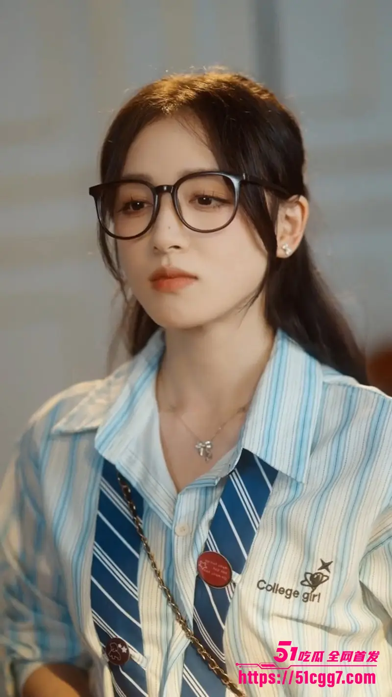 擦边短剧《名媛教母19岁》私生女精心布局报复多年的欺辱 却被识破后和仇人生情!! 图1