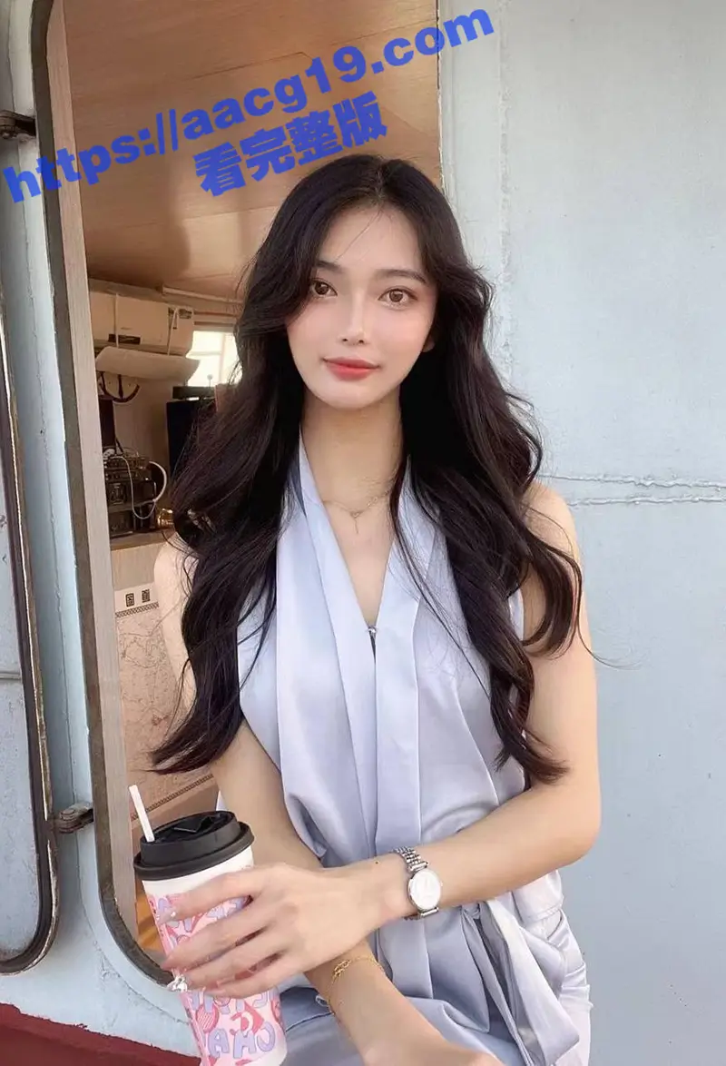 推特性感网红 下面有根棒棒糖 唯美红色旗袍诱惑 酒店约炮土豪金主 被大屌猛烈插入白虎嫩穴 并内射灌精 图4