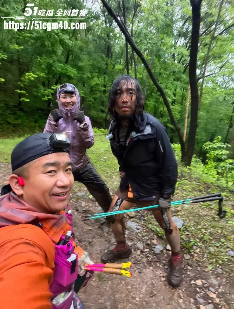 辽宁本溪关门山 100KM越野跑突发暂停 大哥跑一半突然被喊停 下山时生无可恋 图6