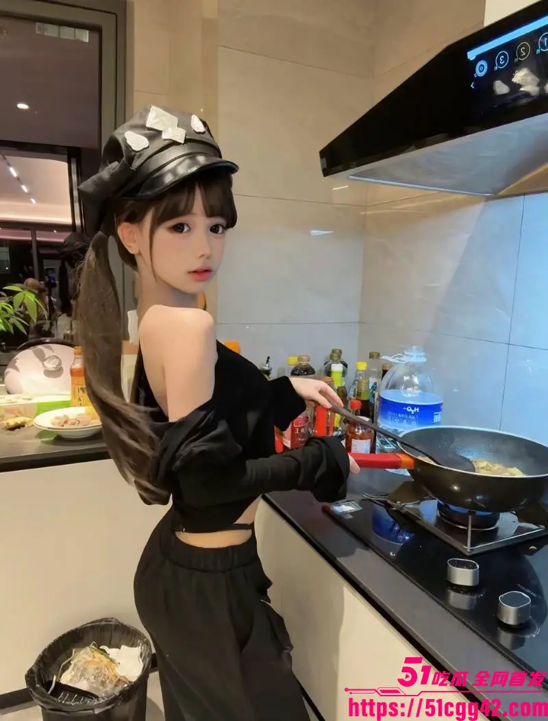 抖音万粉极品萝莉 金世奈 福利姬身份被扒 真名向然揉奶抠逼视频外网疯传 现改名一颗星继续营业 彻底开盒! 图7