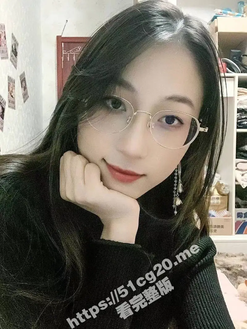 眼镜娘反差婊 周怡岑 御姐气质女老师 淫骚一面神似妓女 胯下侍奉展示精湛口技 图1