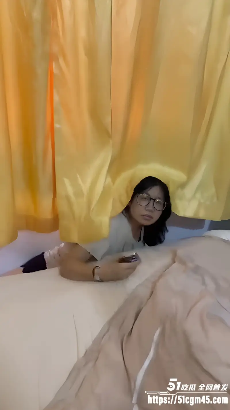男子现场捉奸直拍 对话奸夫 你搞了多少次我老婆 对方毫不惧慑嚣张至极！ 图2