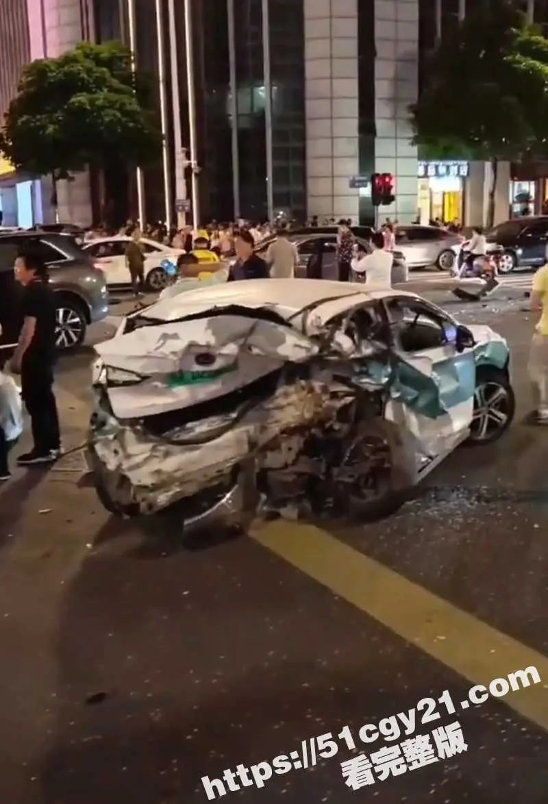 福州市鼓楼区 下班高峰期 突发重大车祸 2人身亡 多人受伤 现场画面曝光 简直惨不忍睹! 图5