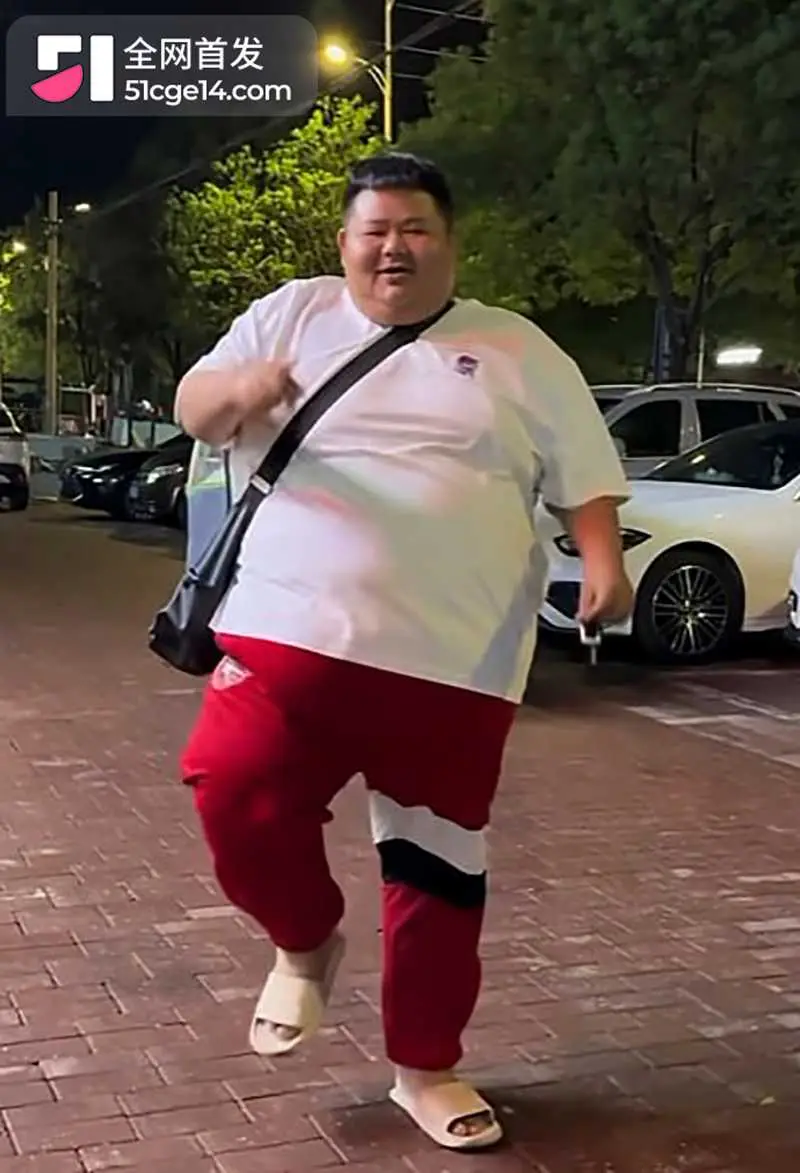 抖音大胃袋 良子 遭女友嘲笑阴茎小如蚕蛹爆火后竟成51短剧男主 用巨屌操遍各种尤物 图3