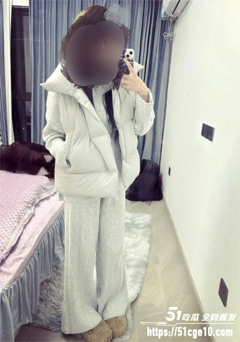 海角原创大神 我的离婚姐姐 酒店成功拿下姐姐黑丝闺蜜 中途换上白袜带来极致快感 图1