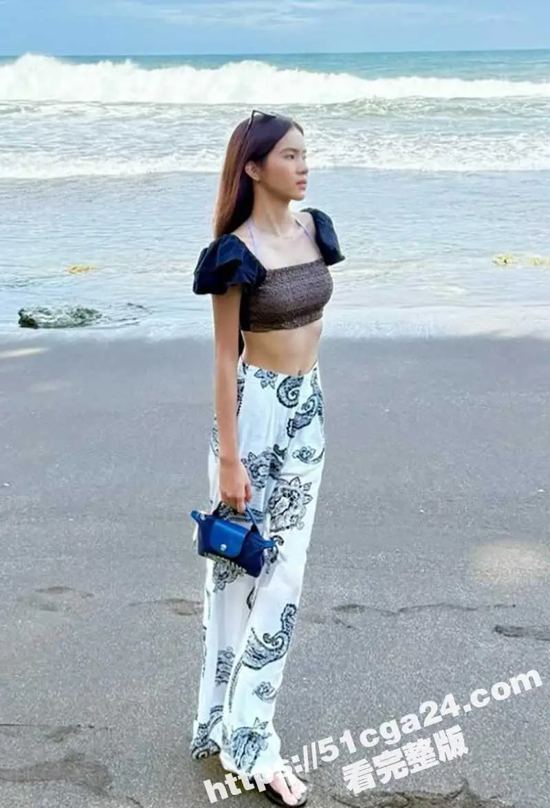 混血美女网红 jesslynnyangg 与前男友性爱视频流出 露脸口交车震 无套内射超反差! 图5