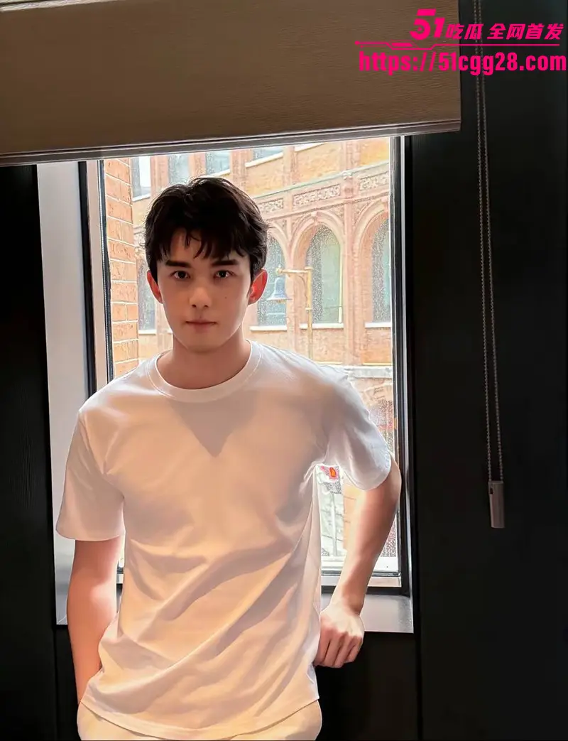 顶流男明星 吴磊 被前女友白珊珊微博怒爆 一万块卖床照只为逼问真相 国民弟弟人设崩塌 秘恋直接掀翻全网! 图3