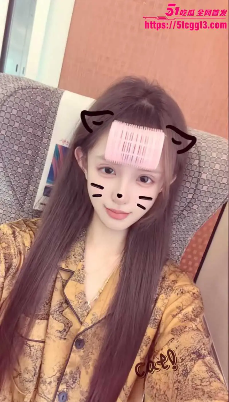 抖音纹身精神小妹 小娇七 1v7视频再度爆火全网 令数万网友疯求 无套抽插轮流内射 堪称史诗级淫乱大片! 图7