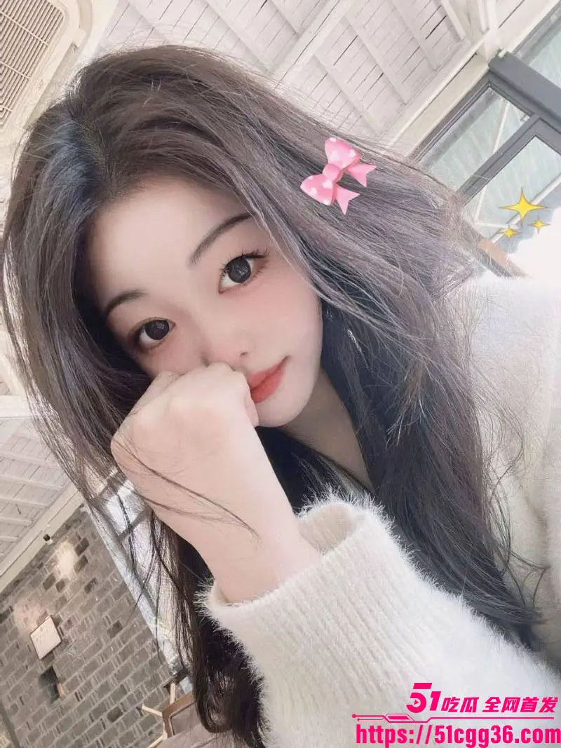 高颜值清纯美少女被金主调教 穿情趣装含金主大棒吞吐 后入猛操肥臀 表请既痛苦又销魂! 图1
