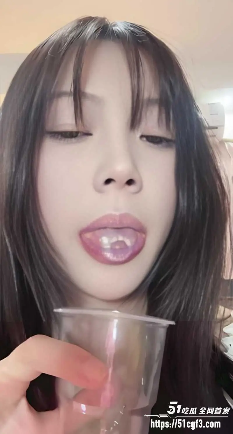 极品福利姬 兔兔酱 直播大秀 脏臭白丝美足近景展示 红绿灯寸止指令极限榨精！ 图8