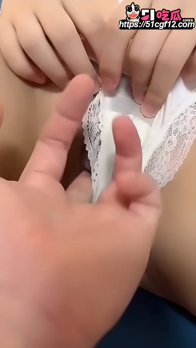 清纯可爱邻家妹妹 下海直播大秀 被精神小伙抠逼调教 连哄带骗玩成骚狗 图6