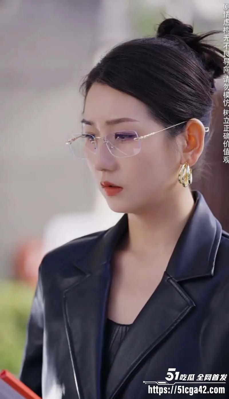 每日短剧《不安于室》貌美娇妻出轨瘫痪在床的岳父 开启新生后偶遇良人恢复往日温馨！ 图5