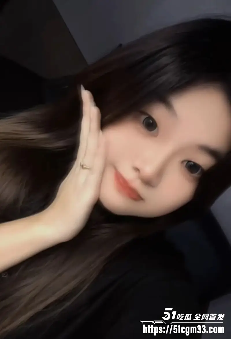 台湾小网美情侣私拍泄密 纯情台妹被男友掰腿猛插 绒毛骚穴淫水横流 图4