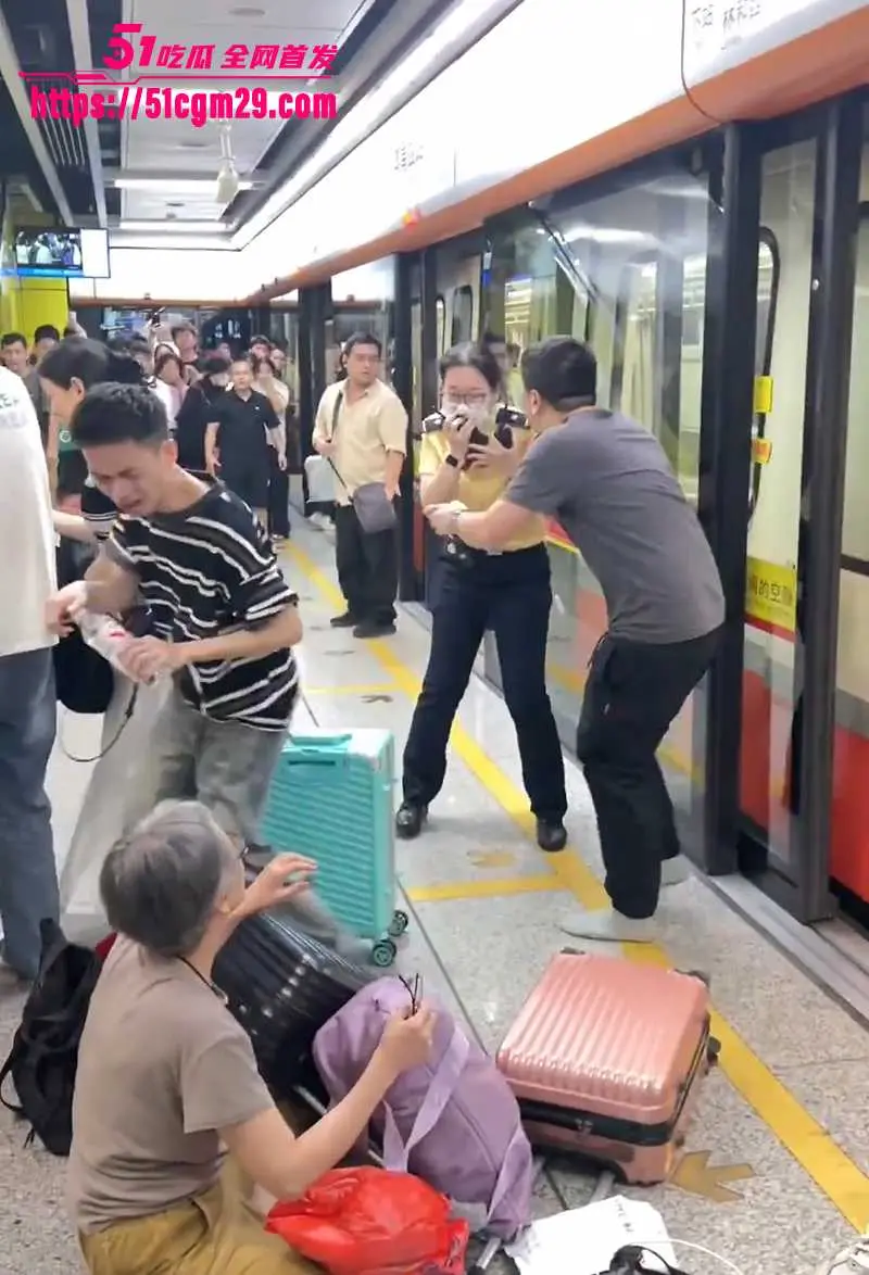 广州地铁一男子偷拍被抓报复社会 无差别攻击乘客 现场一片哀嚎 图4