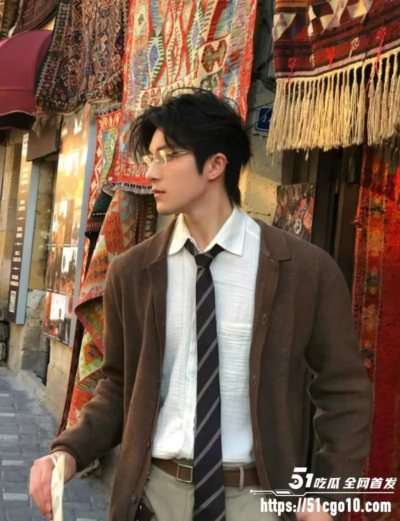 短剧演员 杜奕柯 恋爱期间出轨多人 家暴女友扇脸掐脖 事后洗白被网友怒喷！ 图1