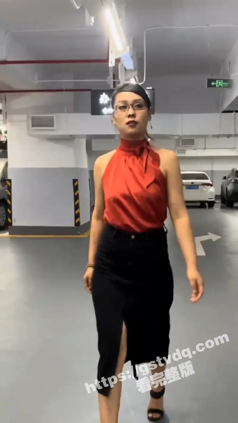 上海 万圣节 这英 cos 那英 模仿出精髓 本人来了都得愣一下！ 图1