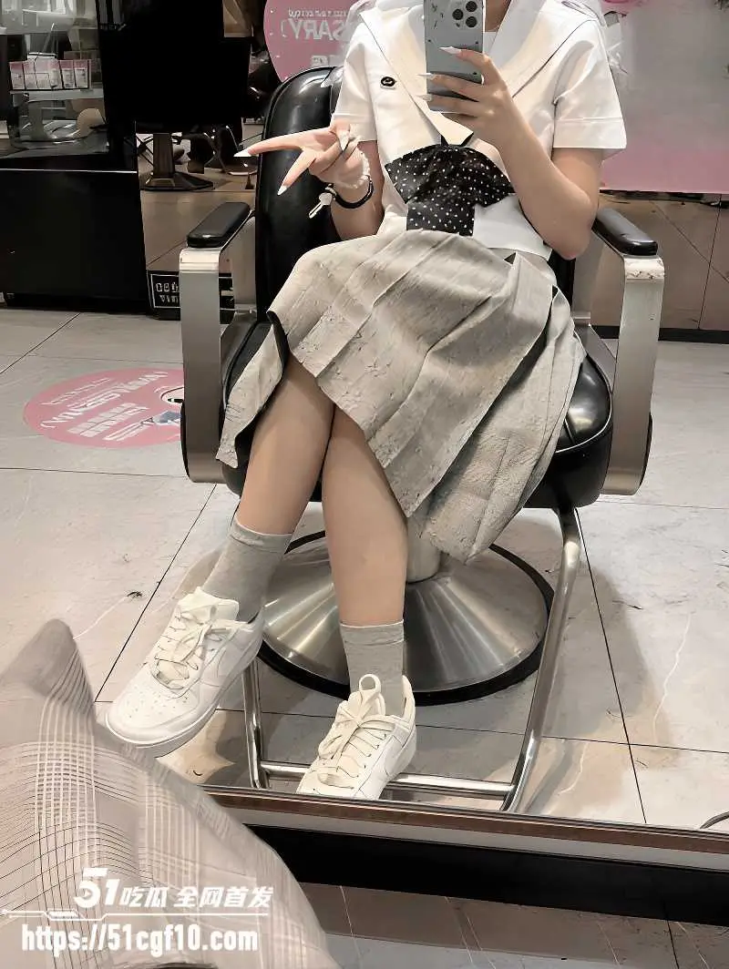 淫荡女大不雅视频曝光 小骚货双穴全开 主动翘屁股求操 年纪轻轻就被开发完全了! 图1