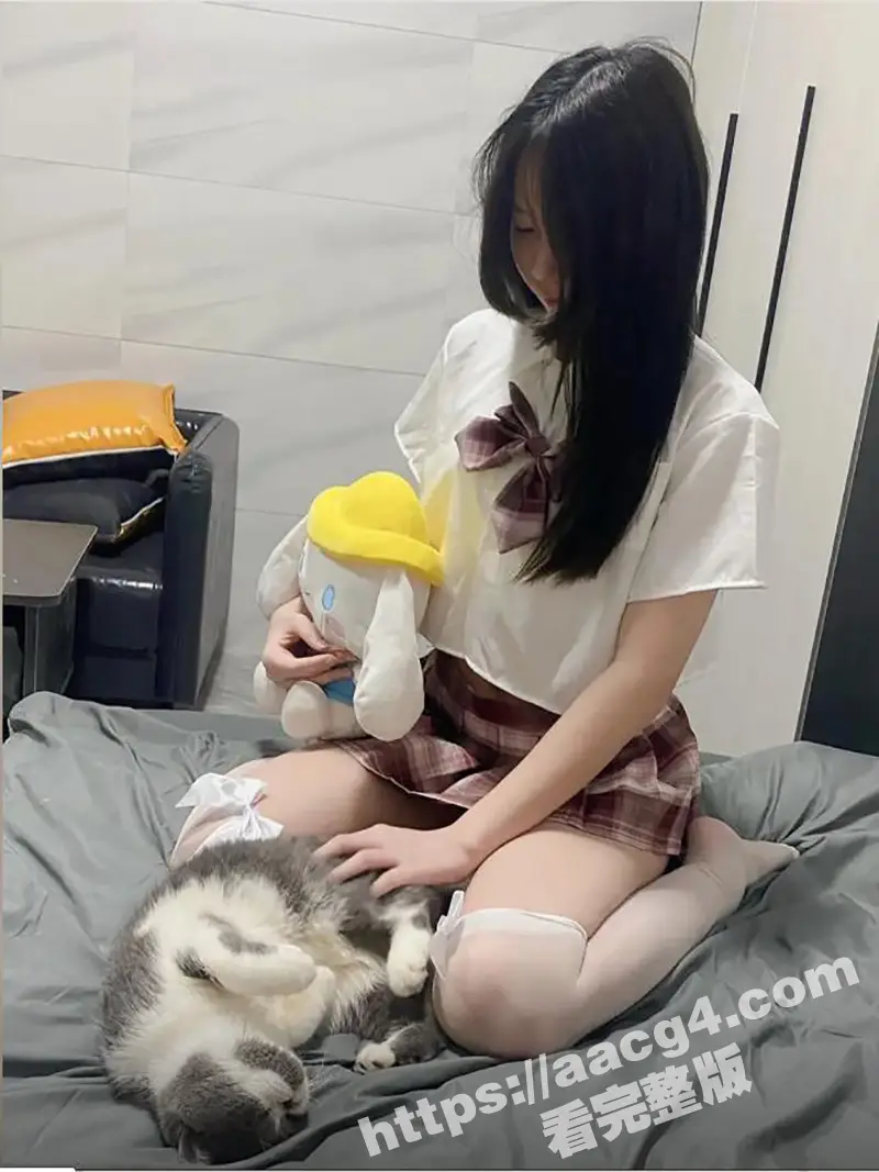 广东金融学院03年极品嫩妹 冯芯雯 被金主调教视频曝光 假屌插入嫩穴高潮喷水 小穴实在是太嫩了 图2