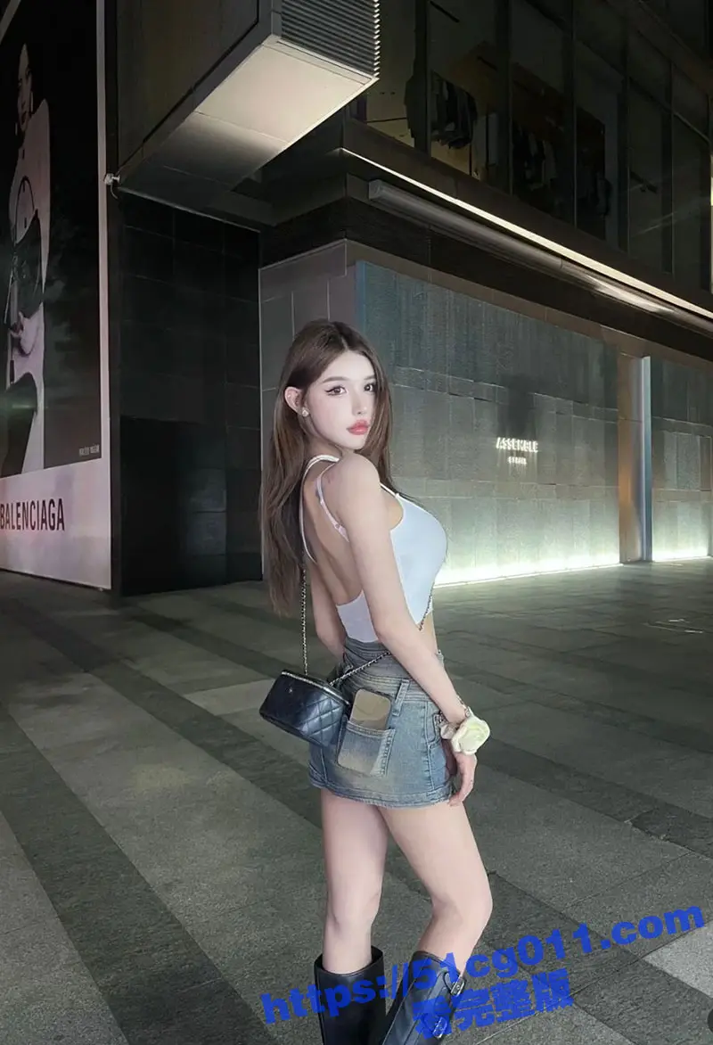榜一大哥亲自曝光自己守护了很久的抖音女网红!江苏苏州的妹子 叫床的时候像母狗一样! 图6
