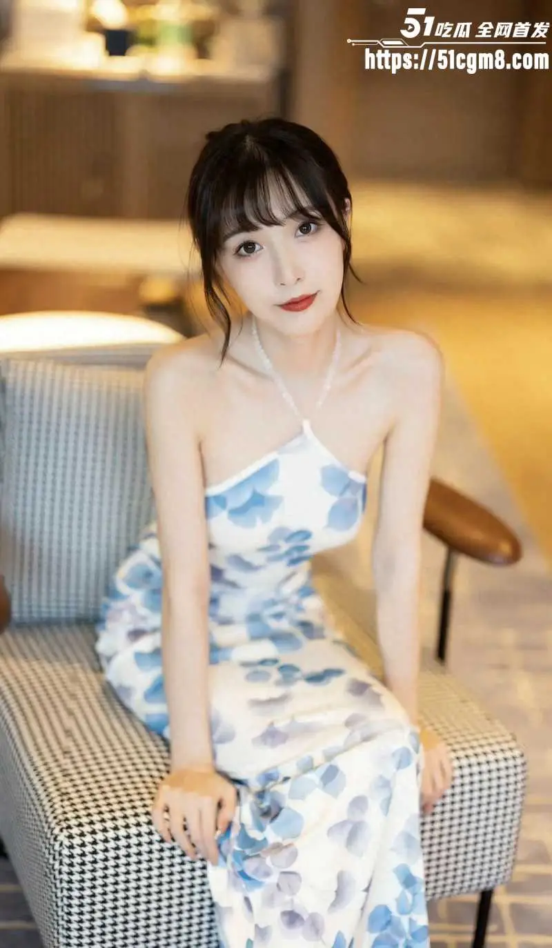 秀人网头牌女神 林星阑 与摄影师口交性爱 性感蜂腰圆润蜜桃臀 处处散发勾魂淫香! 图1