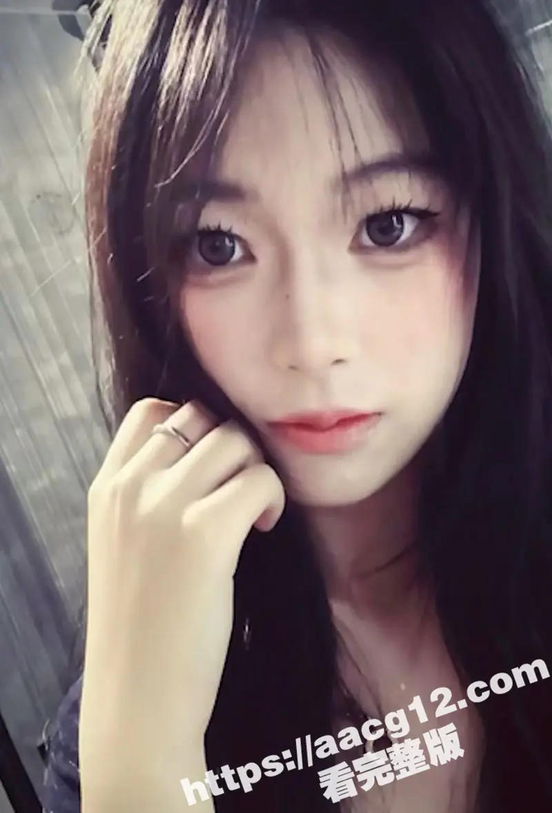 00后校园女神李雨桐自慰癖曝光 即使妈妈在旁边也要关门扣逼!多毛嫩穴泛滥成灾,谁能拯救这个淫娃? 图8
