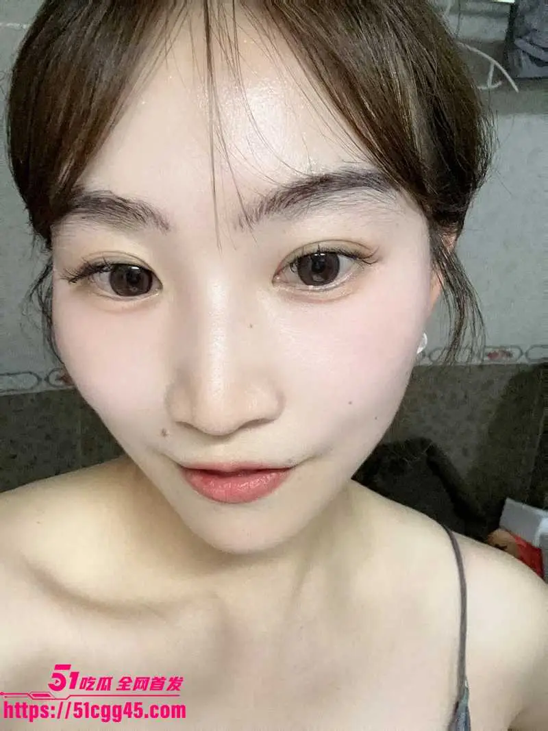 绿帽侠崩溃爆料 女友与朋友打麻将 输了居然肉偿陪睡 简直绿帽版的活春宫 微信聊天记录被曝光 附带性爱视频! 图1